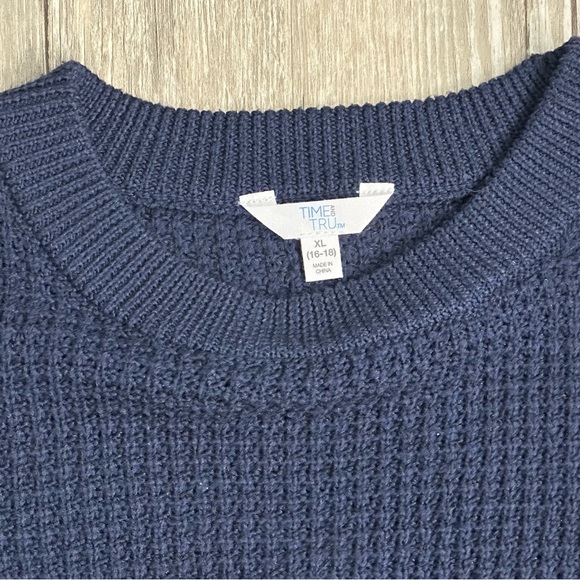 Time and Tru navy blue waffle stitched sweater size XL - Picture 2 of 3